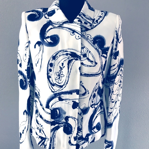 ESCADA - Picture 1 of 8